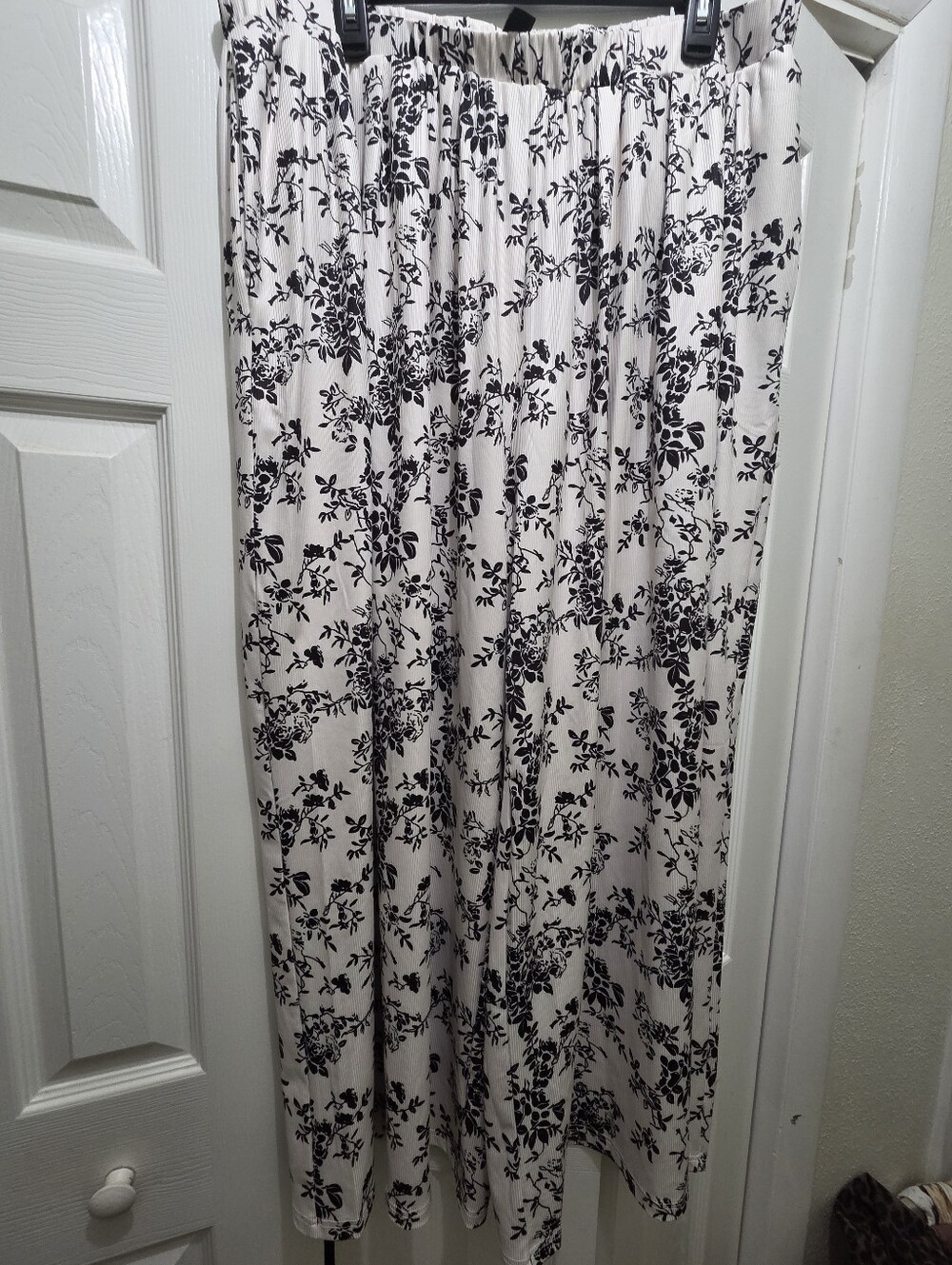 Cider Black & White Floral Pant